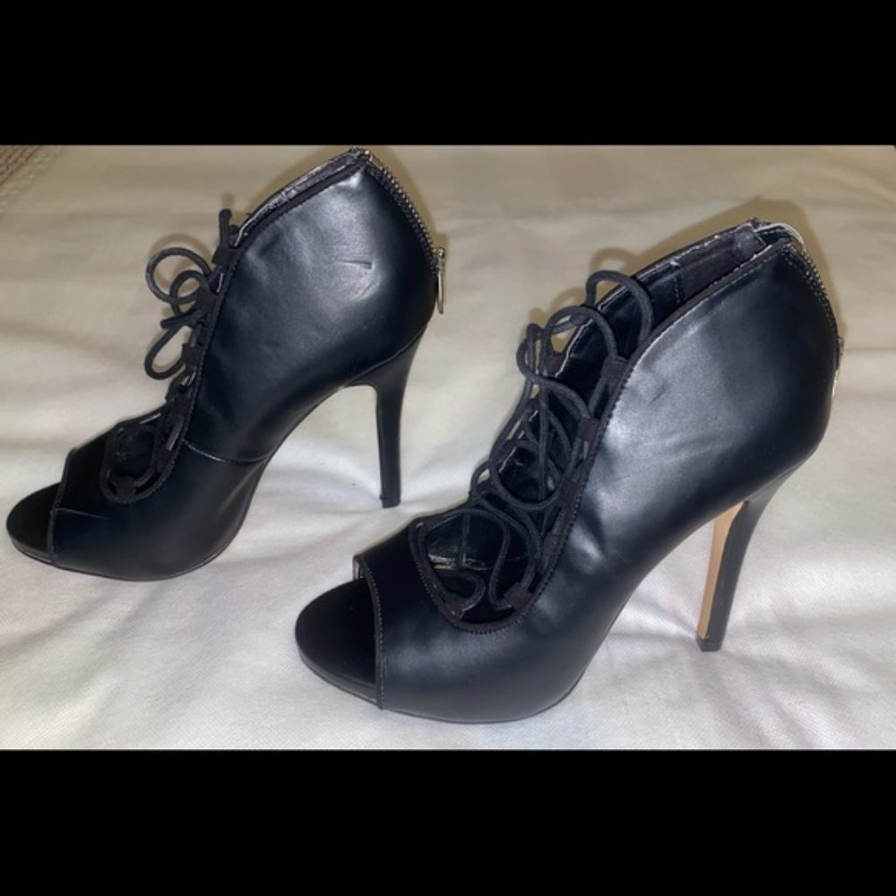 Faux leather black heels ?? for ladies - Picture 3 of 6